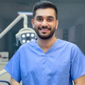 Dr. Fatemi Ali, Fogorvos
